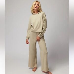 Spiritual Gangster Mila Pullover + Pants Set